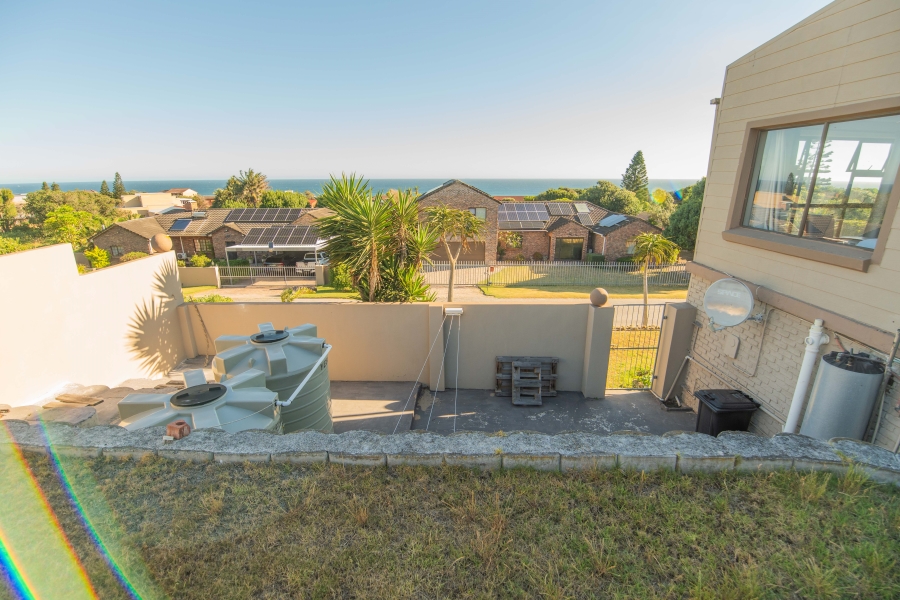4 Bedroom Property for Sale in Clarendon Marine Eastern Cape
